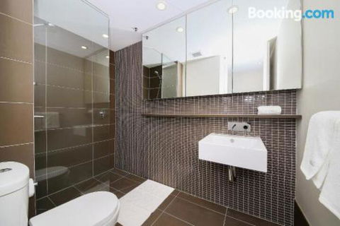 Homely Albert Park Suite Next To Grand Prix Circuit - Darwin Holiday 2