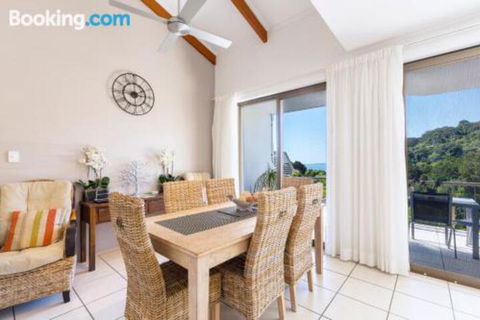 Split Living With Ocean Views Noosa Heads - Darwin Holiday 2