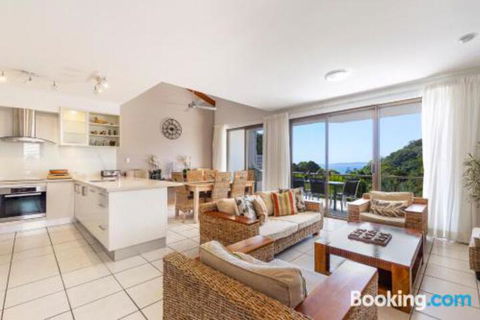 Split Living With Ocean Views Noosa Heads - Darwin Holiday 6