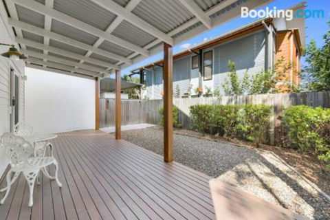 Mudjimba Island Beach House - Darwin Holiday 5