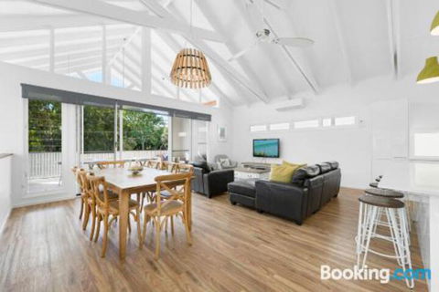 Mudjimba Island Beach House - Darwin Holiday 3