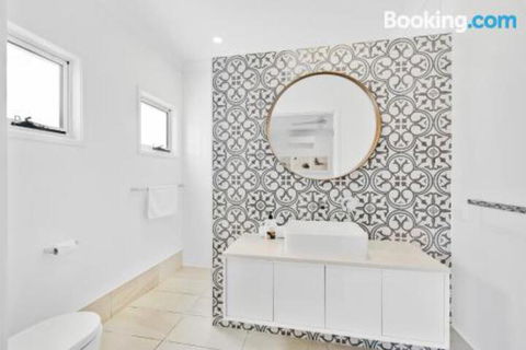 Mudjimba Island Beach House - Darwin Holiday 0