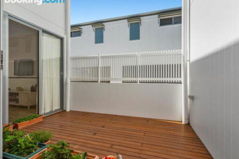 SEASIDE By THE BEACH - Darwin Holiday 2