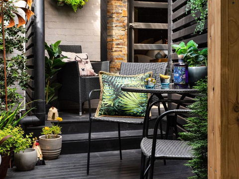 East St. 3 Secret Garden - Darwin Holiday 6