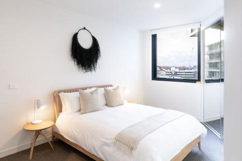 The Edge Luxurious Waterfront Apartment - Darwin Holiday 5