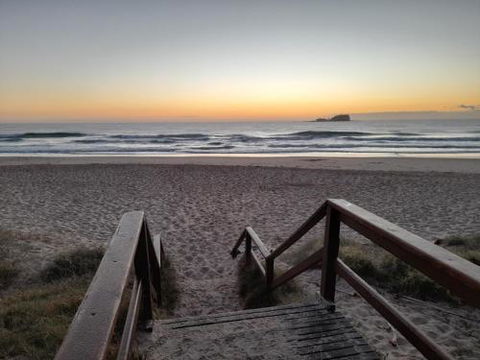 Breakers At Mudjimba Beach - Darwin Holiday 4