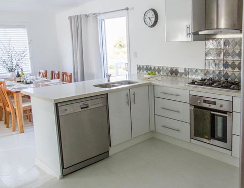 The Rested Guest 3 Bedroom Cottage West Wyalong - Darwin Holiday 4
