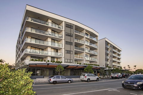 Arise Hedge - Darwin Holiday 1