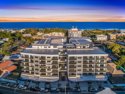 Arise Hedge - Darwin Holiday 0