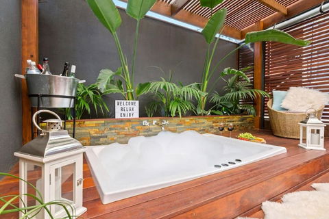 AMORE A Tranquil Retreat With Couples Spa - Darwin Holiday 6