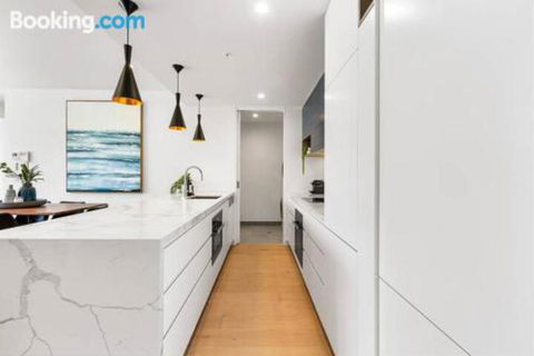 Luxe 101 At Martha Cove Waterfront Luxury On The Marina Walk To Beach - Darwin Holiday 1