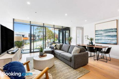 Luxe 101 At Martha Cove Waterfront Luxury On The Marina Walk To Beach - Darwin Holiday 5