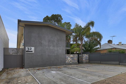 Former Dress Circle Nth Adelaide Apt With Aircon - Darwin Holiday 0