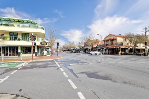 Former Dress Circle Nth Adelaide Apt With Aircon - Darwin Holiday 4