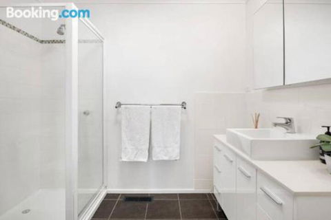 Willowdene With Pool Spa Tennis Court & Fireplace - Darwin Holiday 1