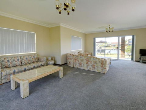 27 Friendship Key - Darwin Holiday 5