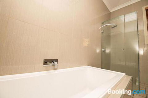 William Cottage Central Heritage Home - Darwin Holiday 6