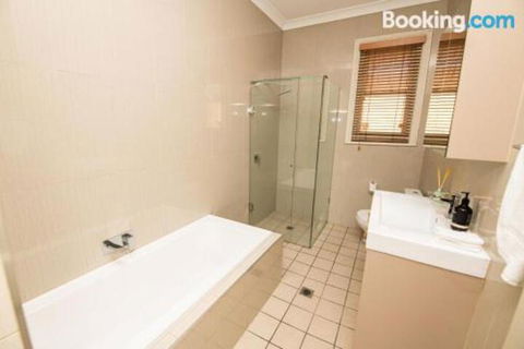 William Cottage Central Heritage Home - Darwin Holiday 1