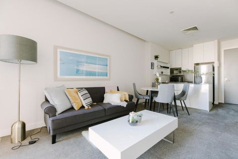 Perfect Location Spacious 2BR Apt Near Flinders Station - Darwin Holiday 5