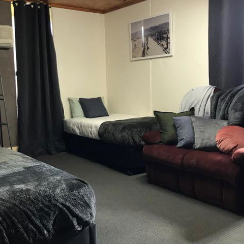 Granite Belt Cabins - Darwin Holiday 4