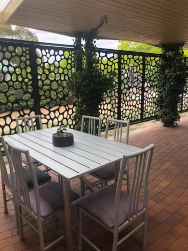 Granite Belt Cabins - Darwin Holiday 1