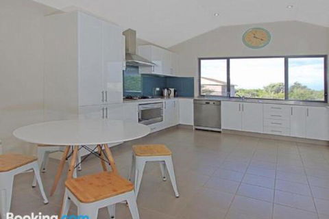 Seaside Escape At Jones Beach Swimming Pool - Darwin Holiday 4