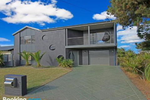 Seaside Escape At Jones Beach Swimming Pool - Darwin Holiday 1