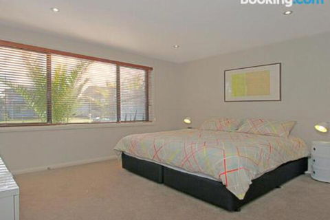 Seaside Escape At Jones Beach Swimming Pool - Darwin Holiday 2