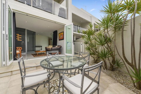 Beachfront By The CC Family Friendly Plunge Pool Steps To The Beach - Darwin Holiday 3