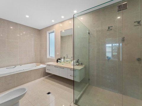 Beachfront By The CC Family Friendly Plunge Pool Steps To The Beach - Darwin Holiday 6