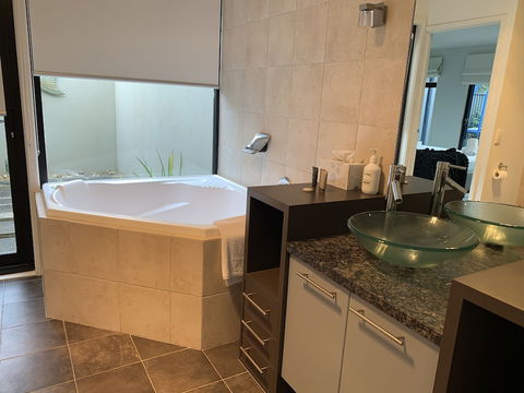 7 Findlay Street - Darwin Holiday 1