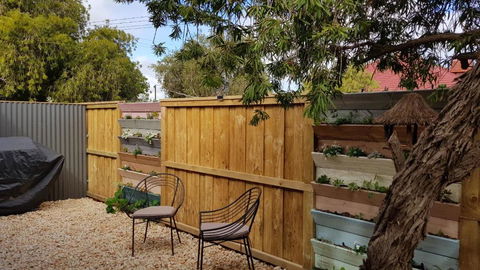 Red Ochre â€“ Large 1BR With Private Courtyard - Darwin Holiday 6