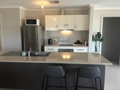 The Baltimore Family Home Getaway - Darwin Holiday 0