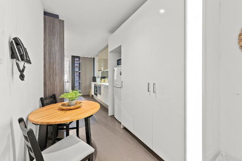 A Stylish & Comfy CBD Studio Near Southern Cross - Darwin Holiday 4