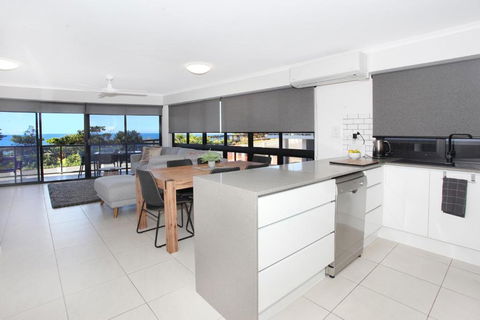 Unit 1 Phoenix Apartments Coolum Beach - Darwin Holiday 3