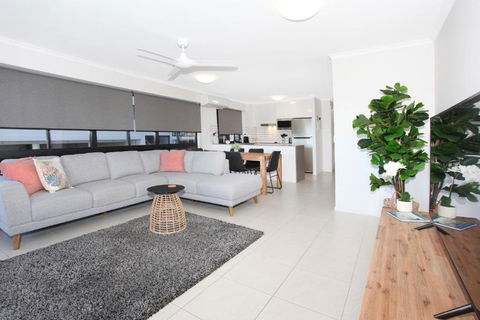 Unit 1 Phoenix Apartments Coolum Beach - Darwin Holiday 6