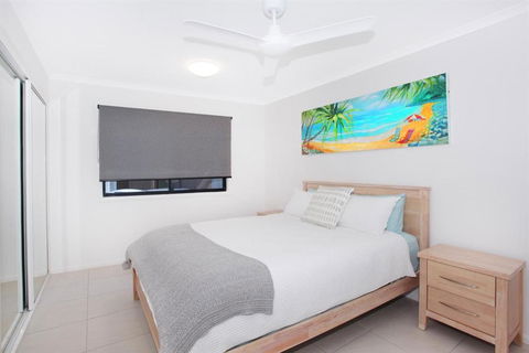 Unit 1 Phoenix Apartments Coolum Beach - Darwin Holiday 4