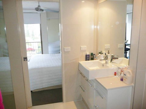 Stunning Sea & Ocean Views Apt - Darwin Holiday 4