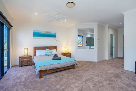 Luxury Waterfront With Outdoor Spa - Darwin Holiday 2