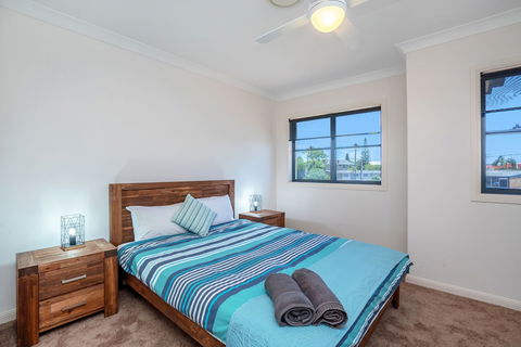 Luxury Waterfront With Outdoor Spa - Darwin Holiday 6