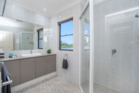 Luxury Waterfront With Outdoor Spa - Darwin Holiday 4