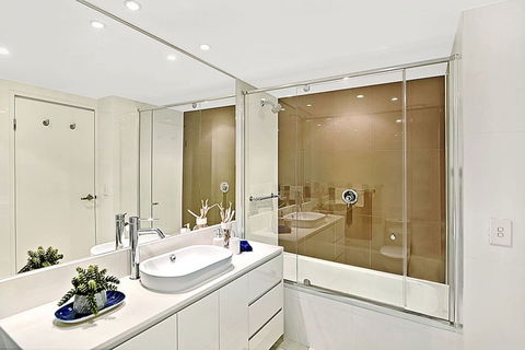 Luxurious Apartment Heart Of Surfers - Darwin Holiday 5