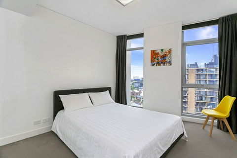 Vibrant Inner City Apartment SHIL2 - Darwin Holiday 1