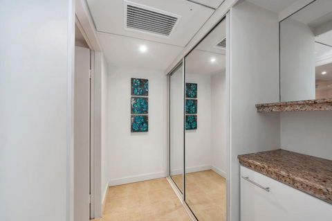 Elysium The Drift - Darwin Holiday 1