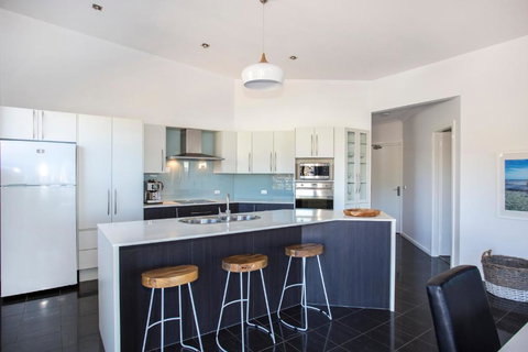 Beachfront Apartment 10 - Darwin Holiday 1