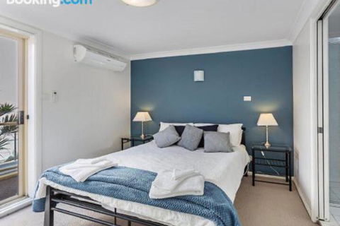 Dolphin WatchatNelson Bay - Darwin Holiday 3