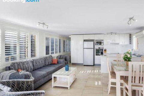 Dolphin WatchatNelson Bay - Darwin Holiday 4