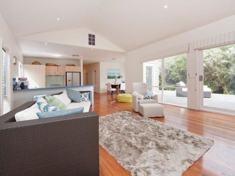 Stunning Seaside Escape - Darwin Holiday 1