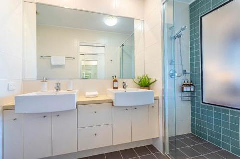 Maroochy River Inlet Views At Sebel Twin Waters Free Wifi & Parking 2 Cars - Darwin Holiday 2