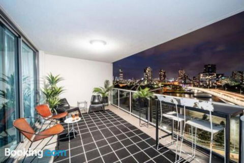 3br Stylish Apt CBD River & City Views SpaSaunaPoolWIFINetflix - Darwin Holiday 0